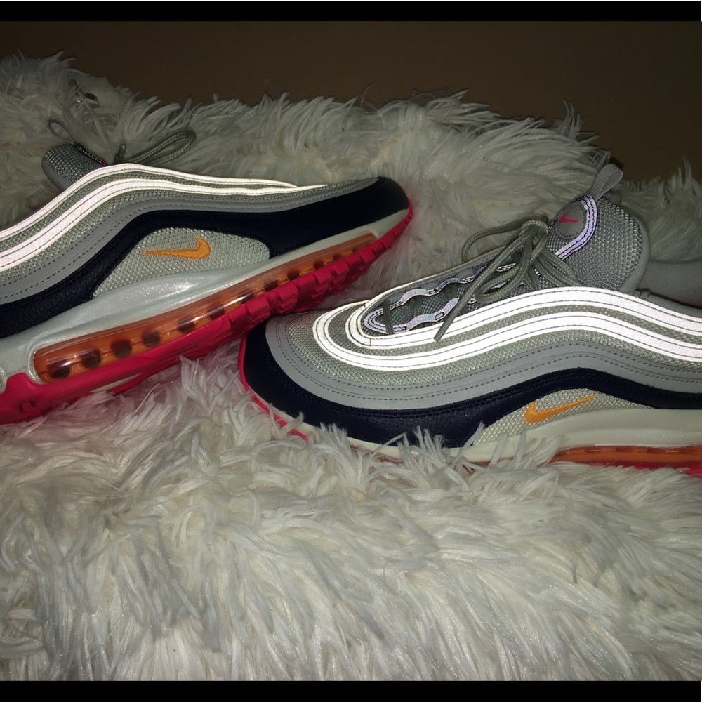 Nike size 11.5! EUC! Blue & platinum!